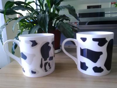 陶瓷馬克變色杯定制禮品杯價格_廠家供應創意黑色直筒陶瓷馬克杯 感溫變色杯 可定制促銷禮品杯_深圳市永銳變色工藝制品